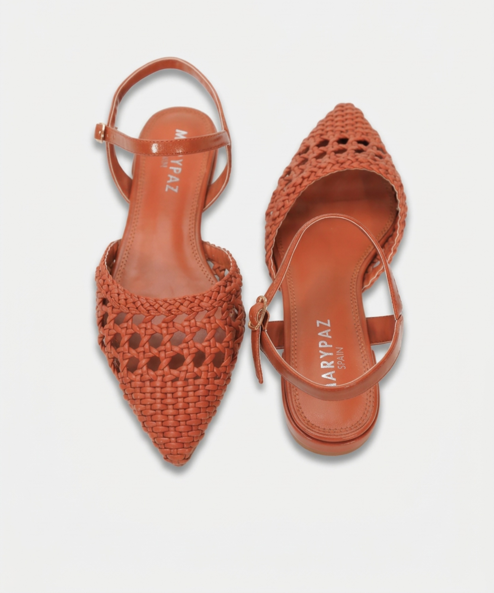 Sandalia trenzada en punta image number null